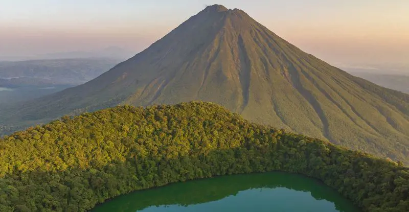 Volcanes y Playas - Tour Regular