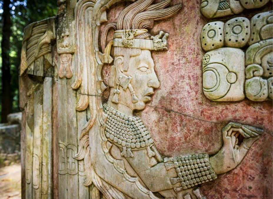 Aztecas y Mayas