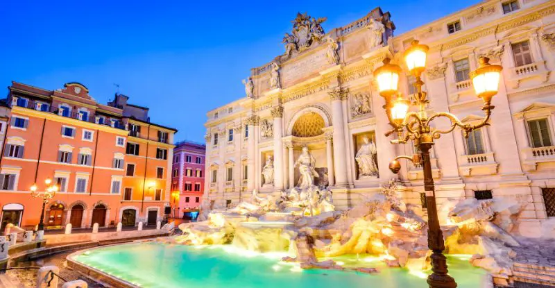 Roma, la ciudad eterna y playa en Cerdeña